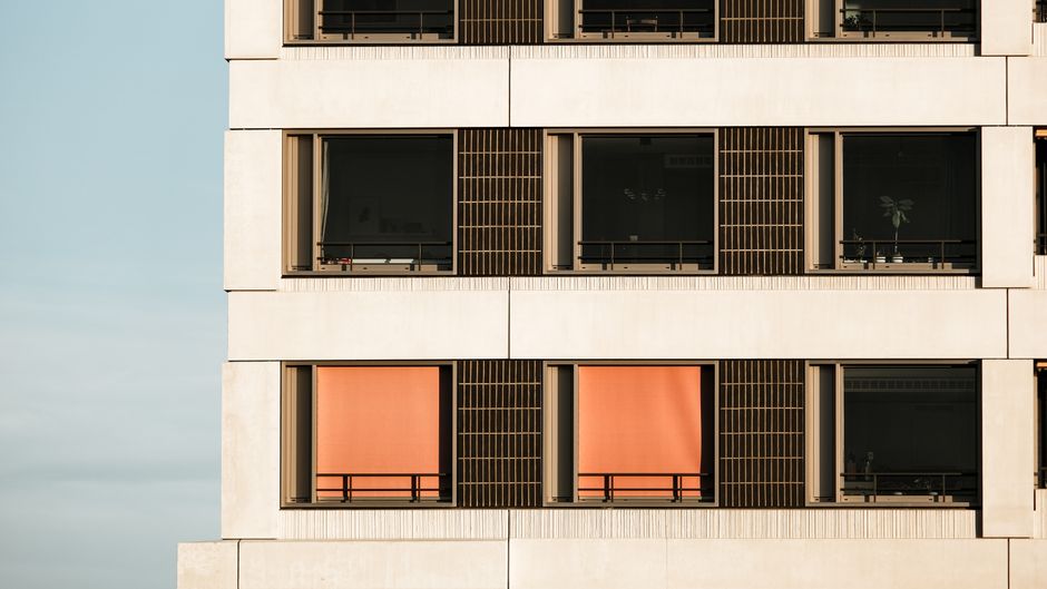 Slimme jaloezieën verminderen energiekosten thuis. Slimme jaloezieën verminderen energiekosten thuis.